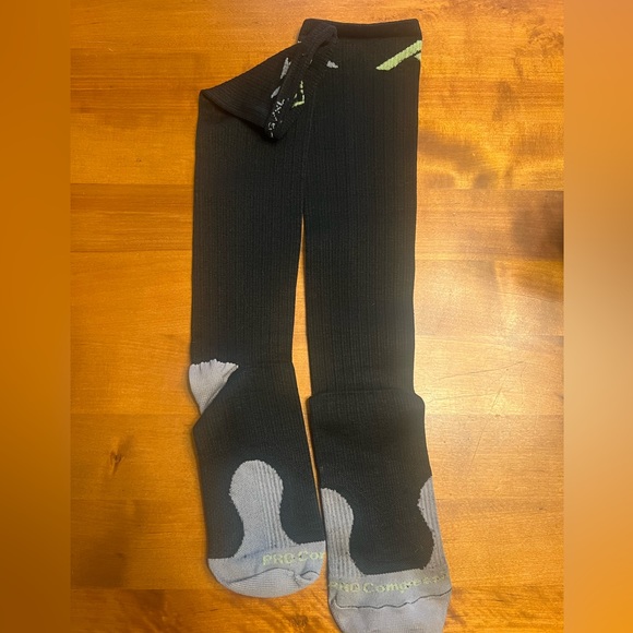 Pro Compression Socks - Picture 2 of 2